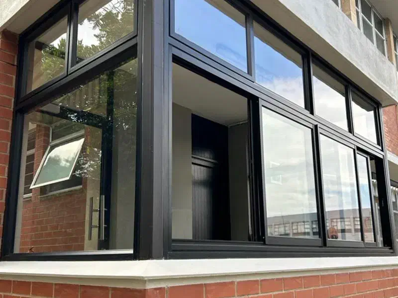 تامین و نصب درب و پنجره آلومینیومی UPVC تحویل فوری|عمده‌فروشی|قم, قلعه کامکار|دیوار