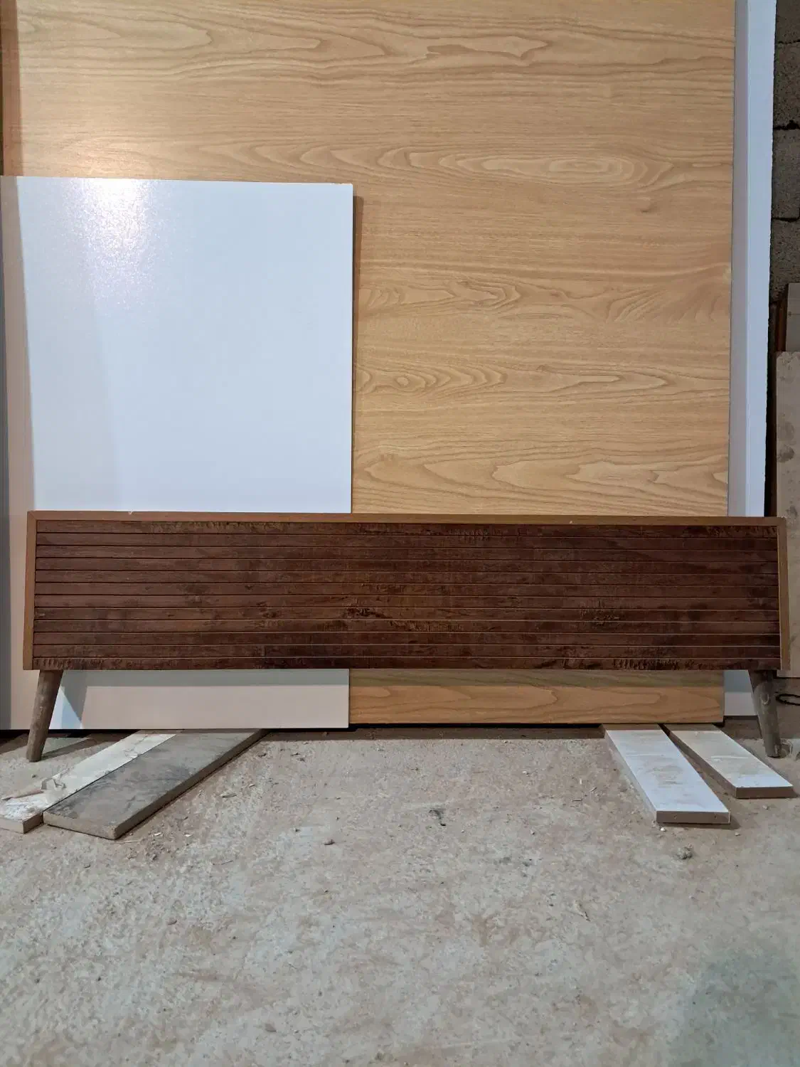 تخت یک و نیم نفره|تخت و سرویس خواب|شیراز, کوشک میدان|دیوار