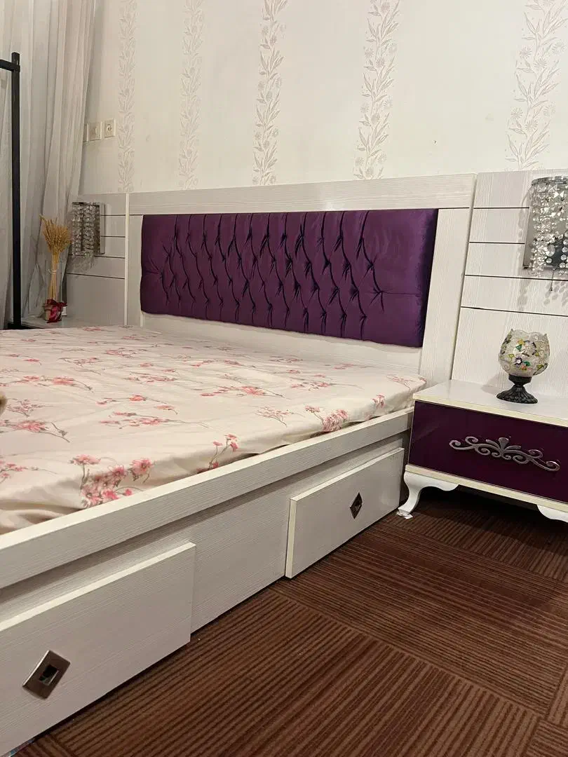 تخت دو نفره همراه تشک وپا تختی و آینه و دراور|تخت و سرویس خواب|لاهیجان, لیالستان|دیوار