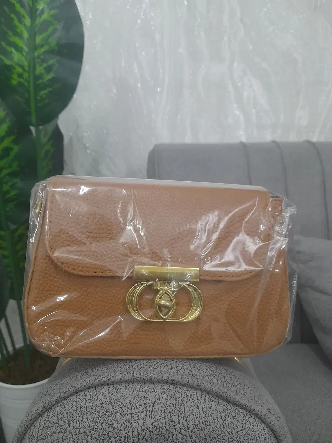 کیف‌|کیف، کفش، کمربند|کبودرآهنگ, |دیوار