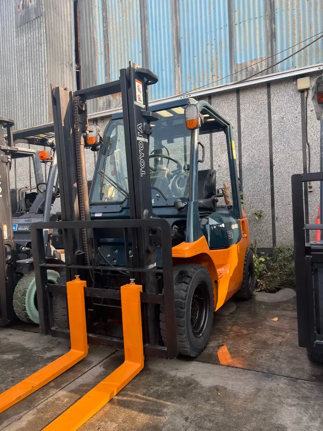 لیفتراک ۲ تن تویوتا سری ۷ اف مدل ۲۰۰۹ دوگانه سوز|خودرو سنگین|ری, دولتآباد|دیوار