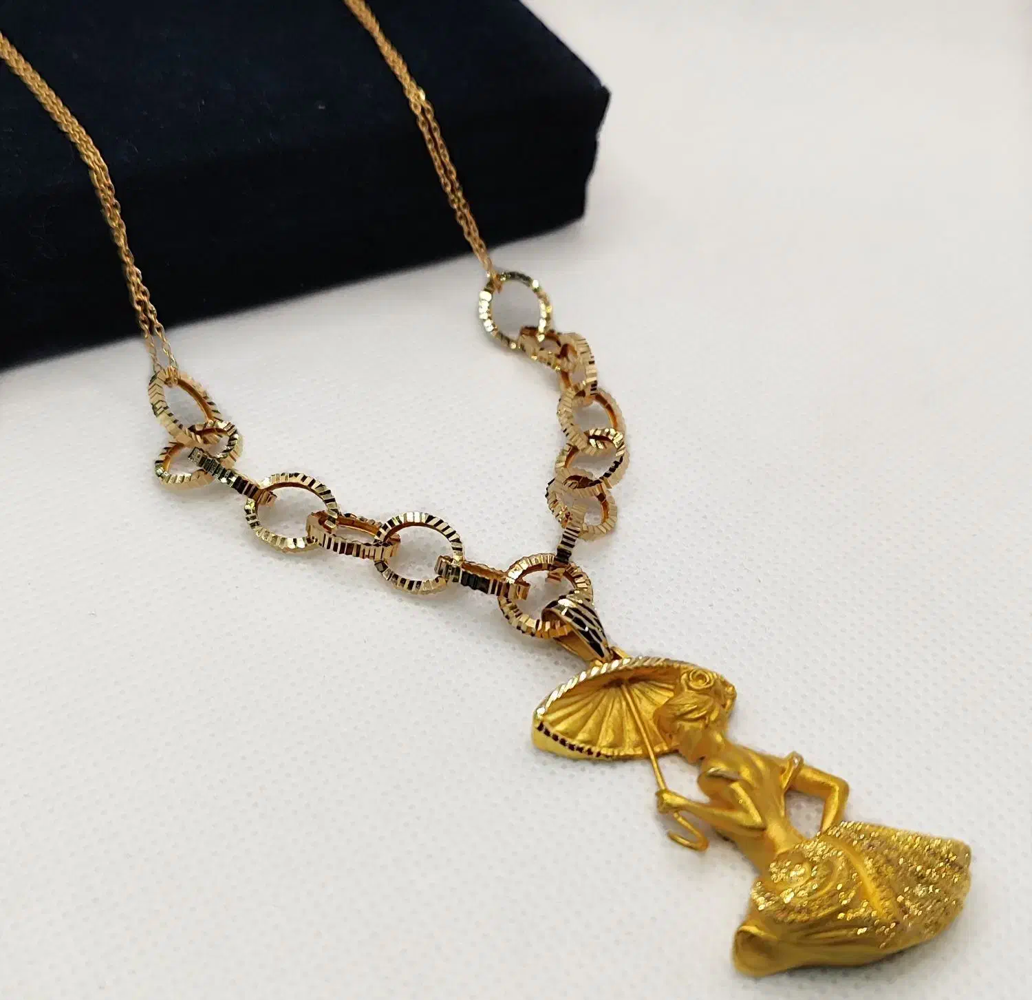 گردنی های بهراد|جواهرات|قم, نیروگاه|دیوار