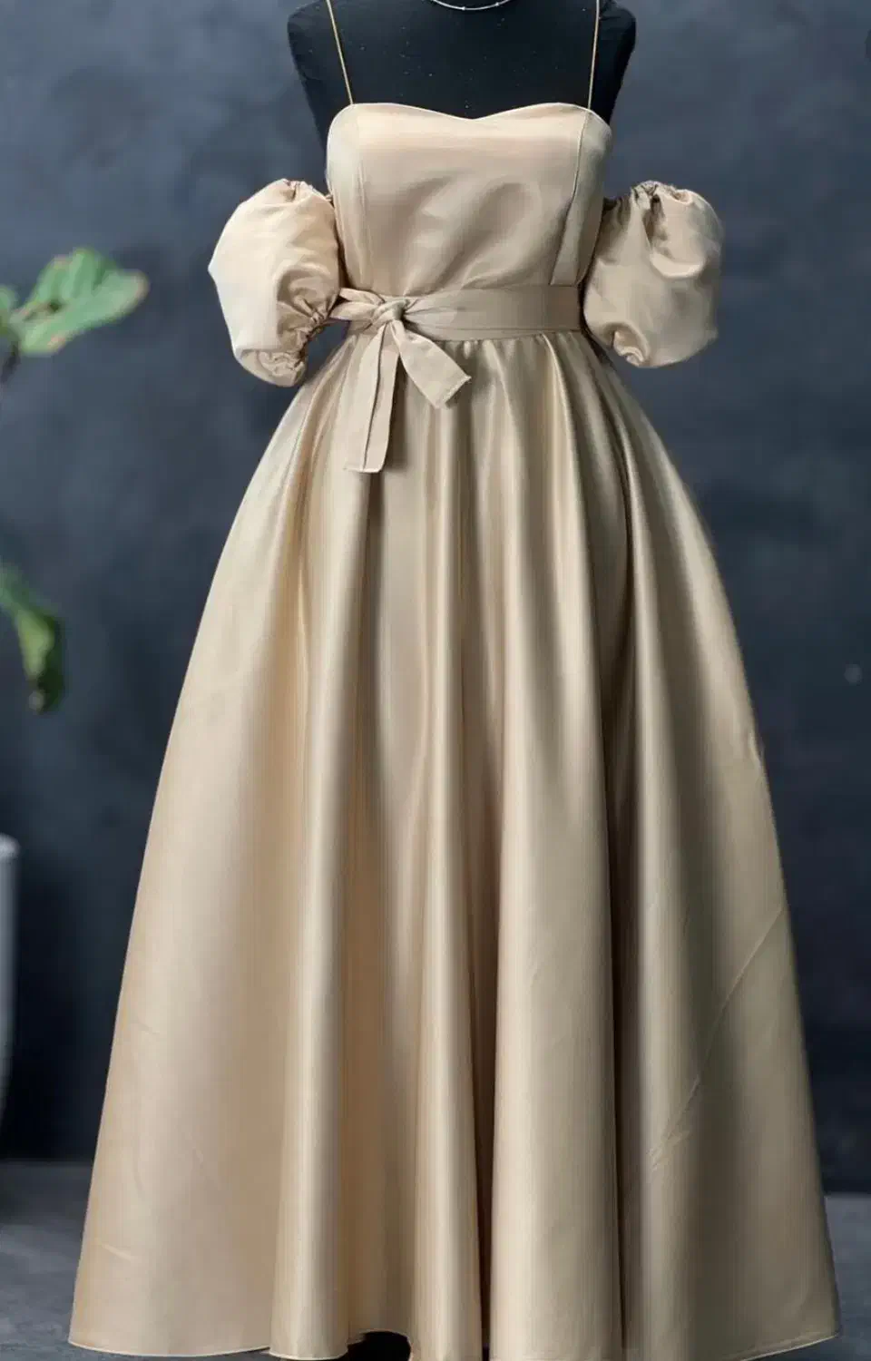 لباس مجلسی|لباس|بندر انزلی, استادیوم|دیوار