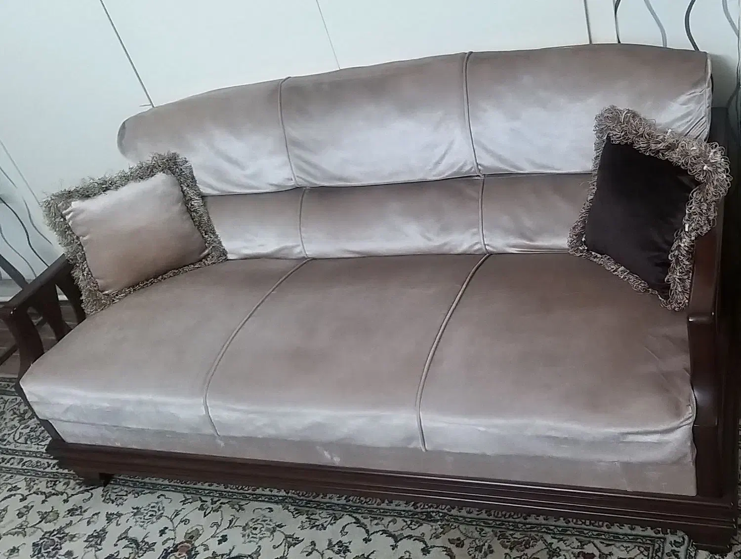 مبل ۷ نفره به همراه میز وسط و دوتا میز میزبان|مبلمان خانگی و میز عسلی|تهران, ائمه اطهار|دیوار