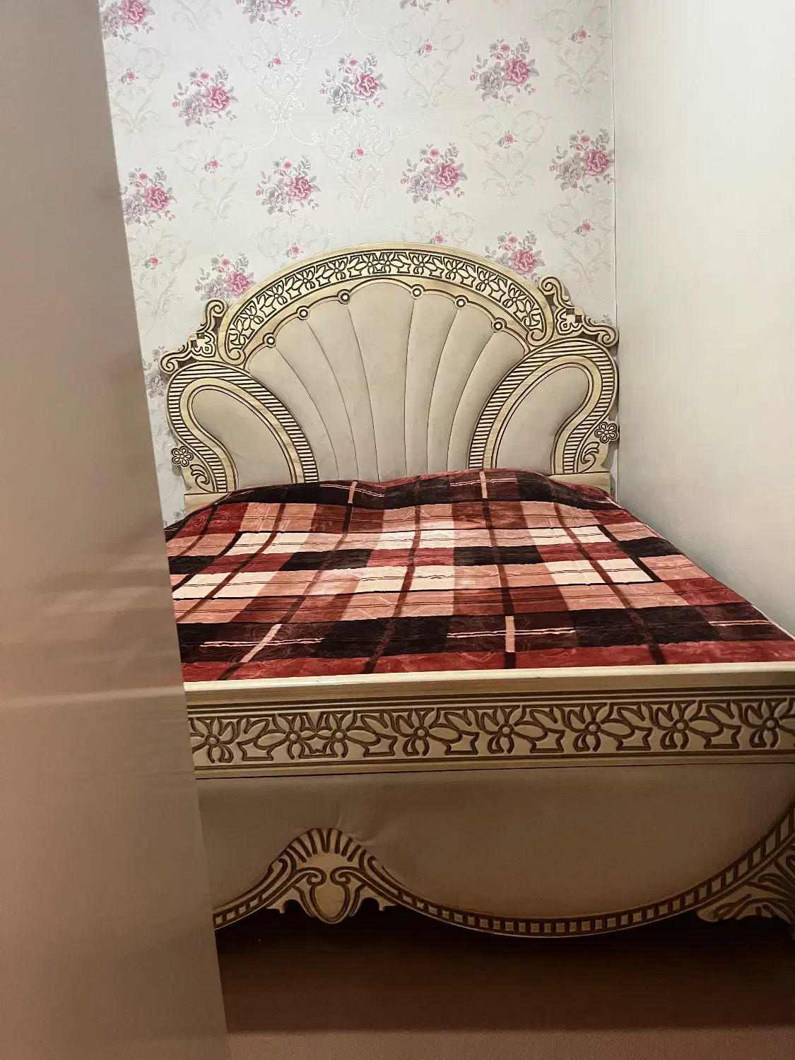 تخت دو نفره همراه تشک|تخت و سرویس خواب|گرمدره, |دیوار