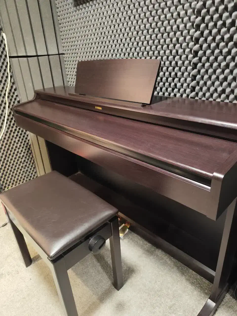 پیانو یاماها ydp 165|پیانو، کیبورد، آکاردئون|شیراز, قدوسی شرقی|دیوار