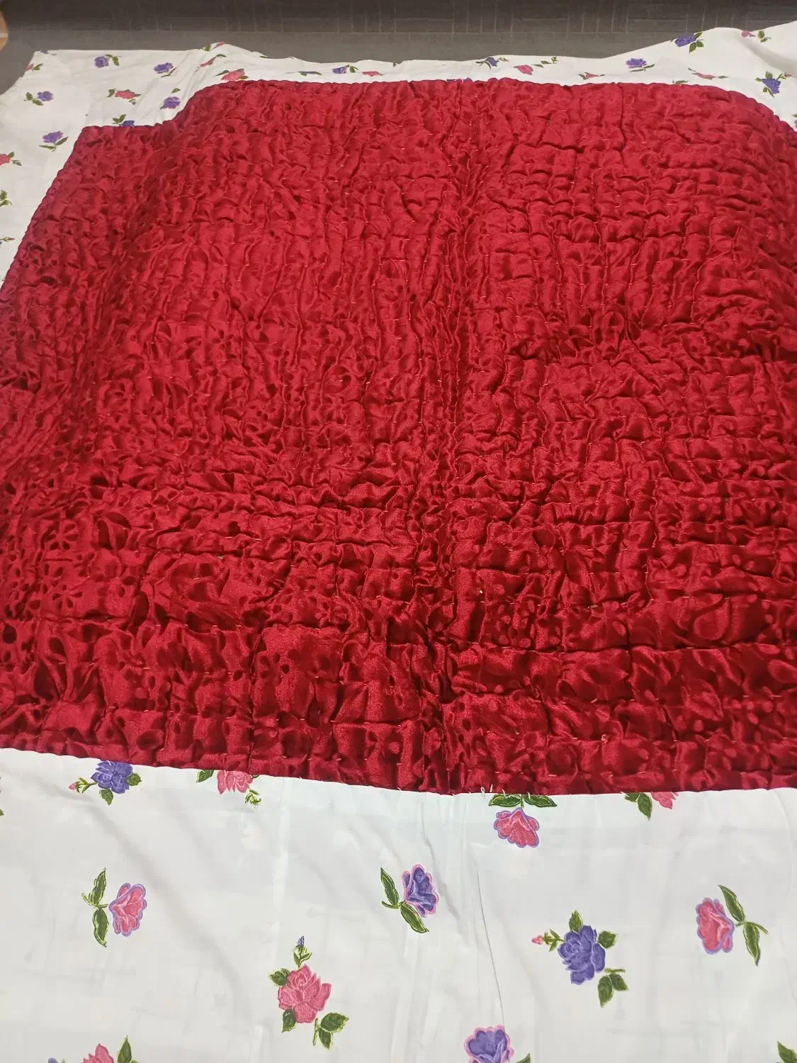 لحاف در حد نو|رختخواب، بالش، پتو|قم, زاد|دیوار