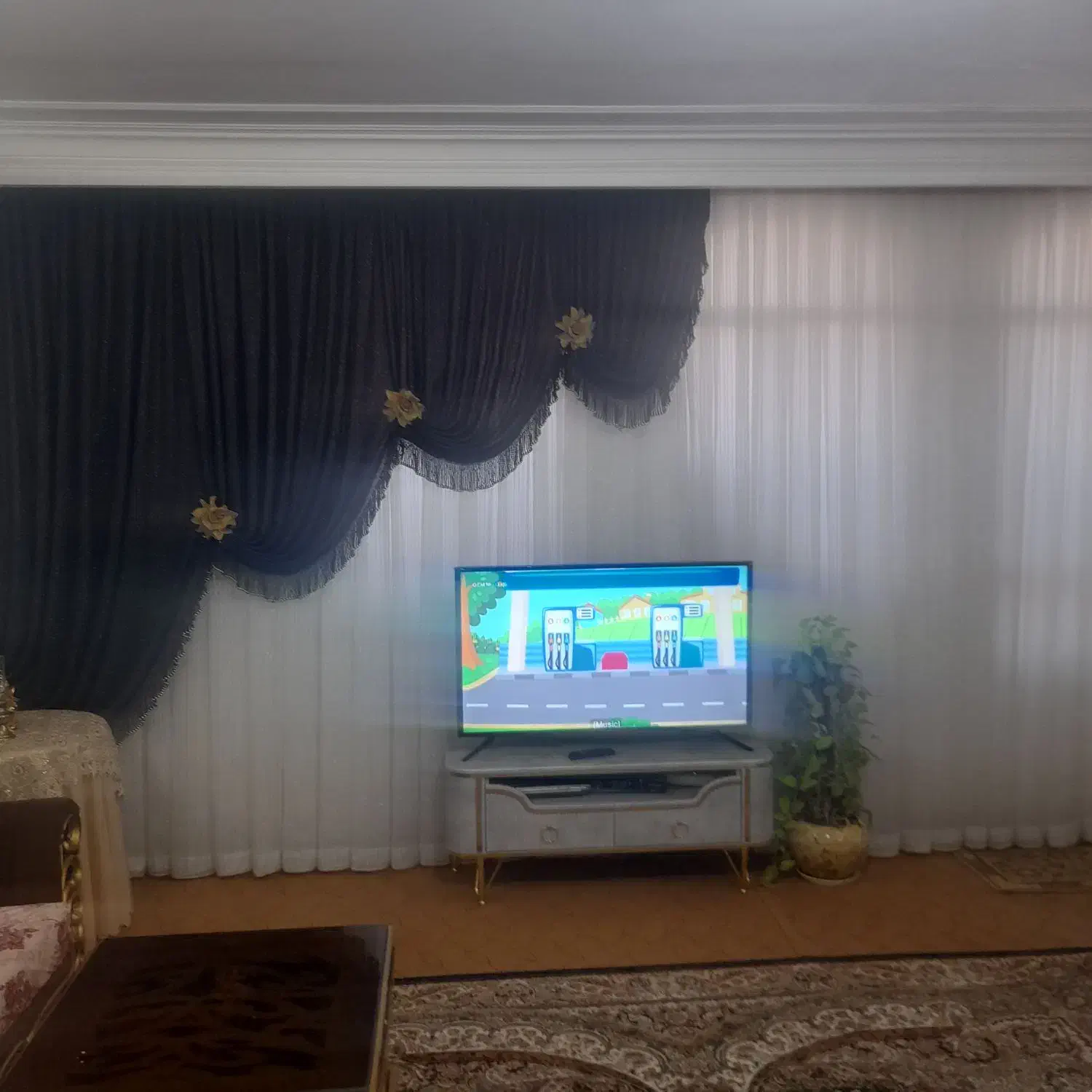 پرده سالن|پرده، رانر، رومیزی|قم, دروازه چوبی|دیوار