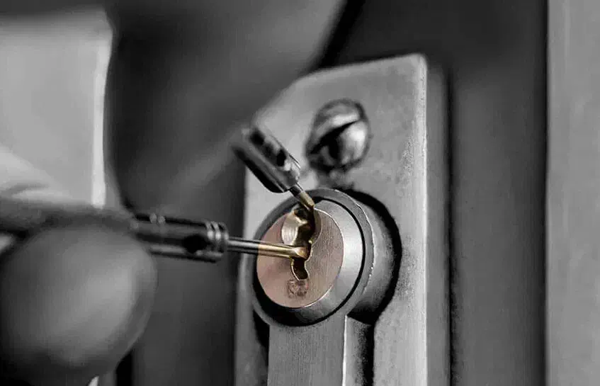 باز کردن انواع درب و قفل خدمات کلید سازی شبانه|خدمات پیشه و مهارت|یزد, |دیوار