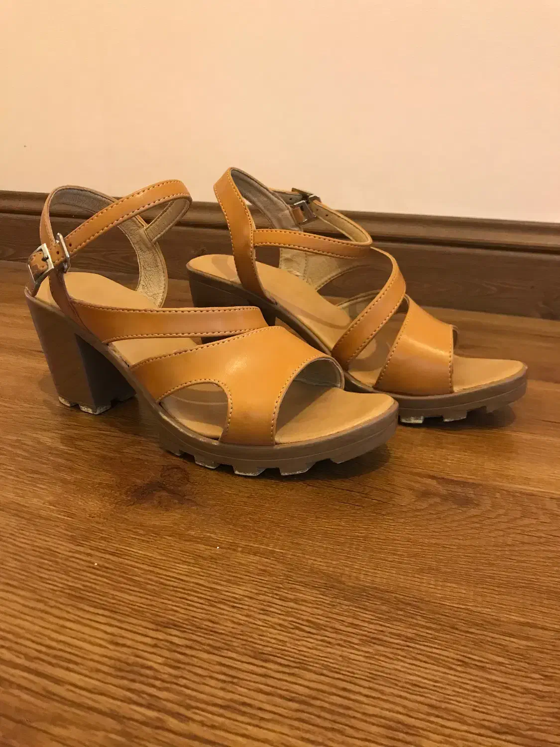 کفش پلشنه دار چرمی|کیف، کفش، کمربند|آمل, |دیوار