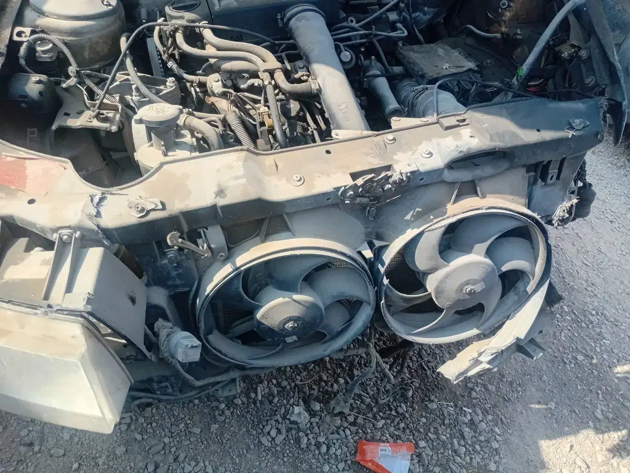 ماشین تصادفی|خودرو سواری و وانت|شیراز, سلطان آباد|دیوار