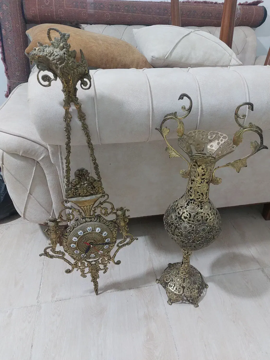 گلدان و ساعت برنز|کلکسیون اشیاء عتیقه|صحنه, |دیوار