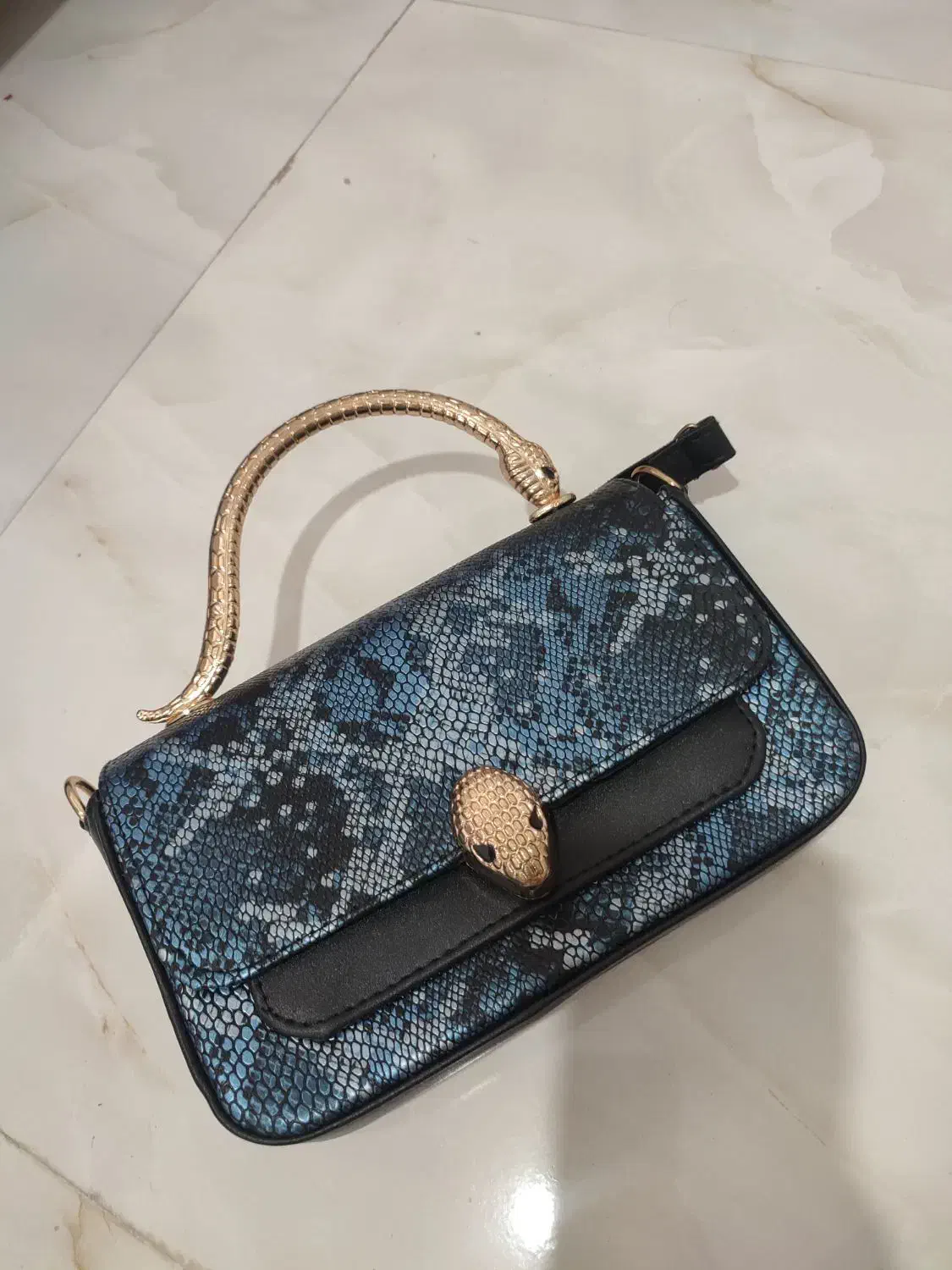 کیف|کیف، کفش، کمربند|زنجان, |دیوار