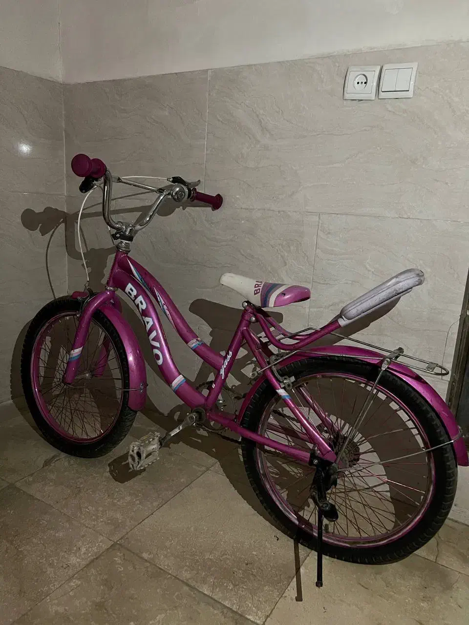 دوچرخه|دوچرخه، اسکیت، اسکوتر|قدس, شهرقدس|دیوار