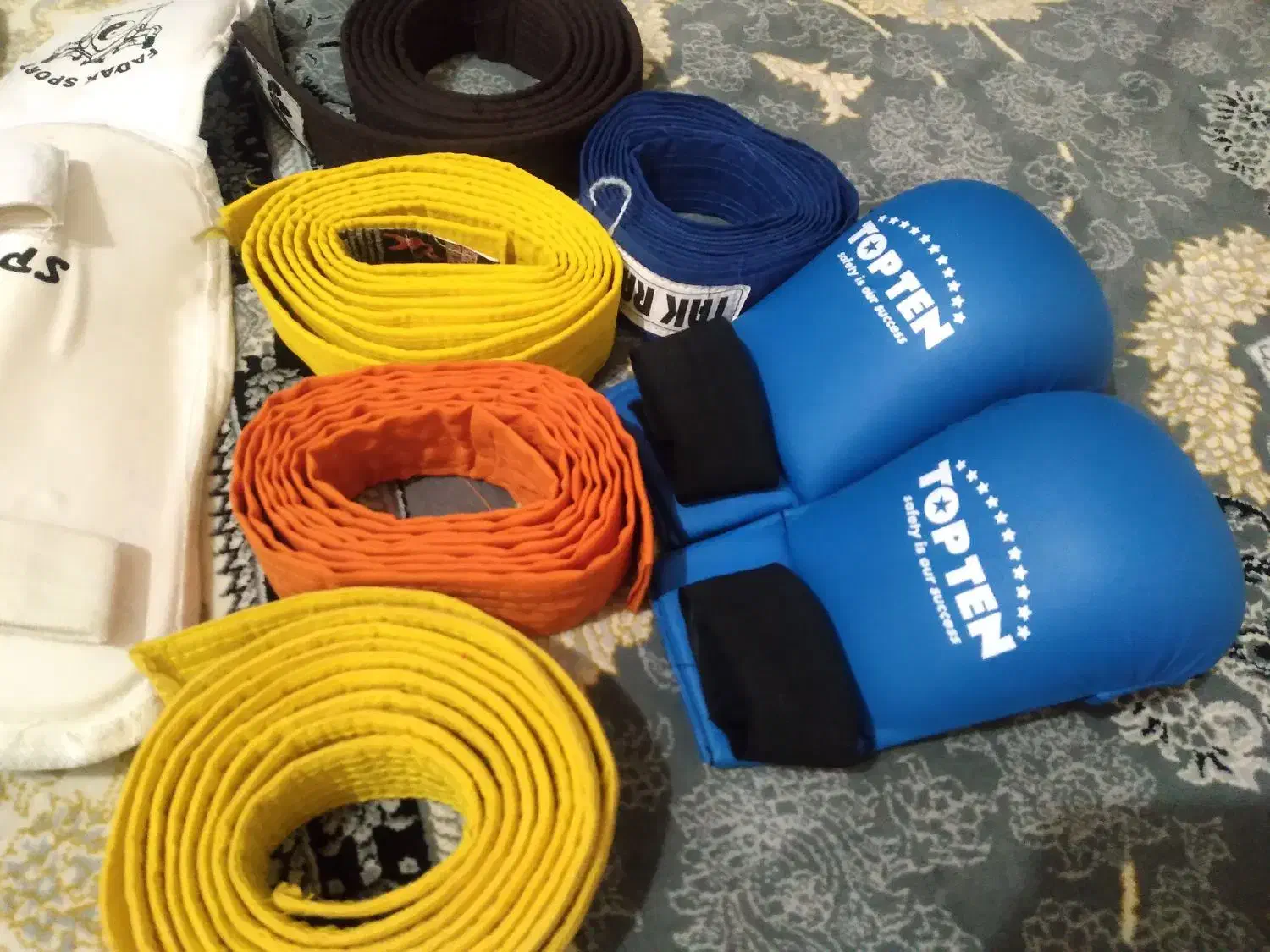 این کمربندها ودستکش وپابند نو هستن|کیف، کفش، کمربند|ایذه, |دیوار