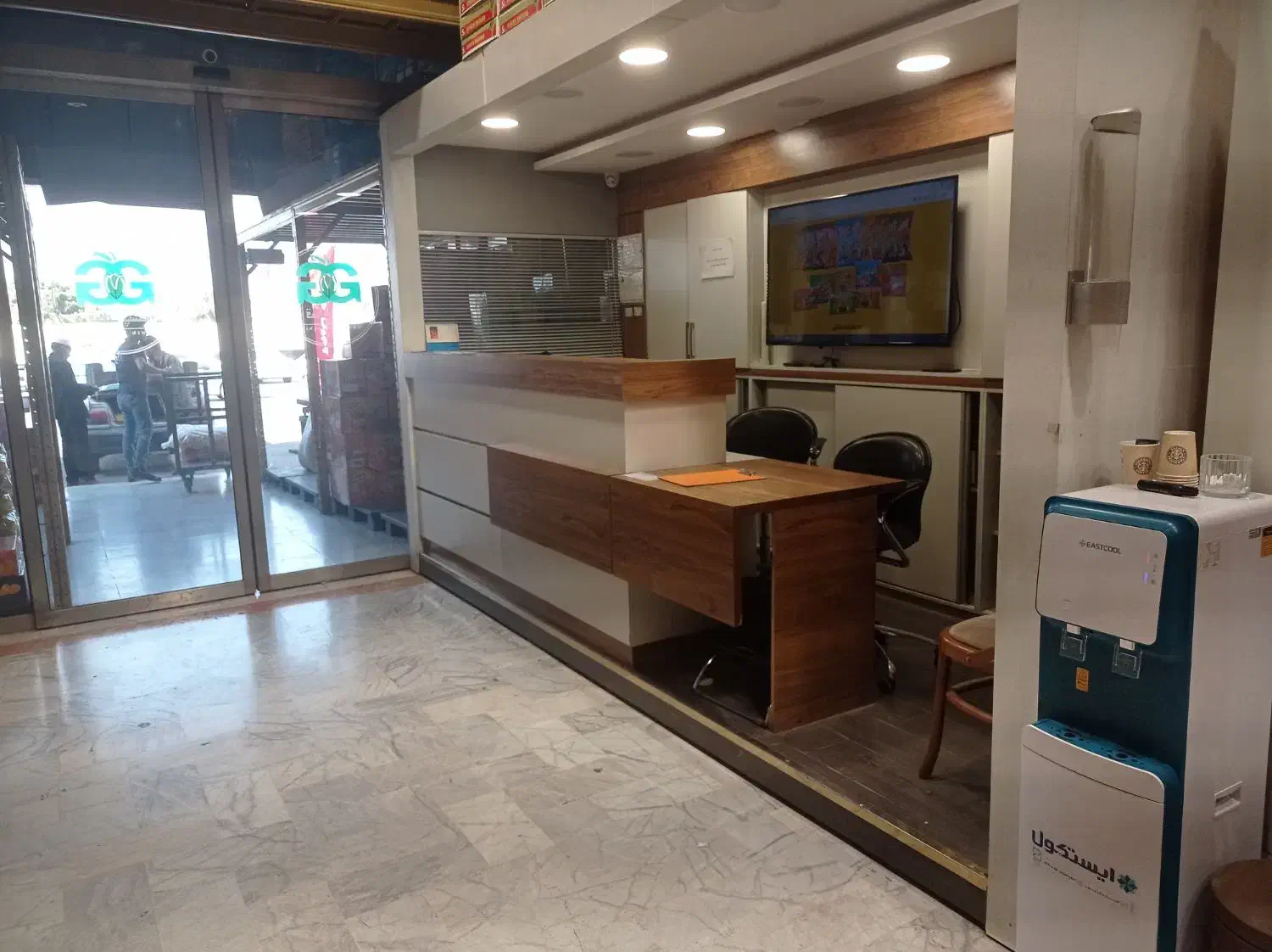 استخدام نیرو خانم برای کانتر فروش|استخدام بازاریابی و فروش|مشهد, کارمندان دوم|دیوار