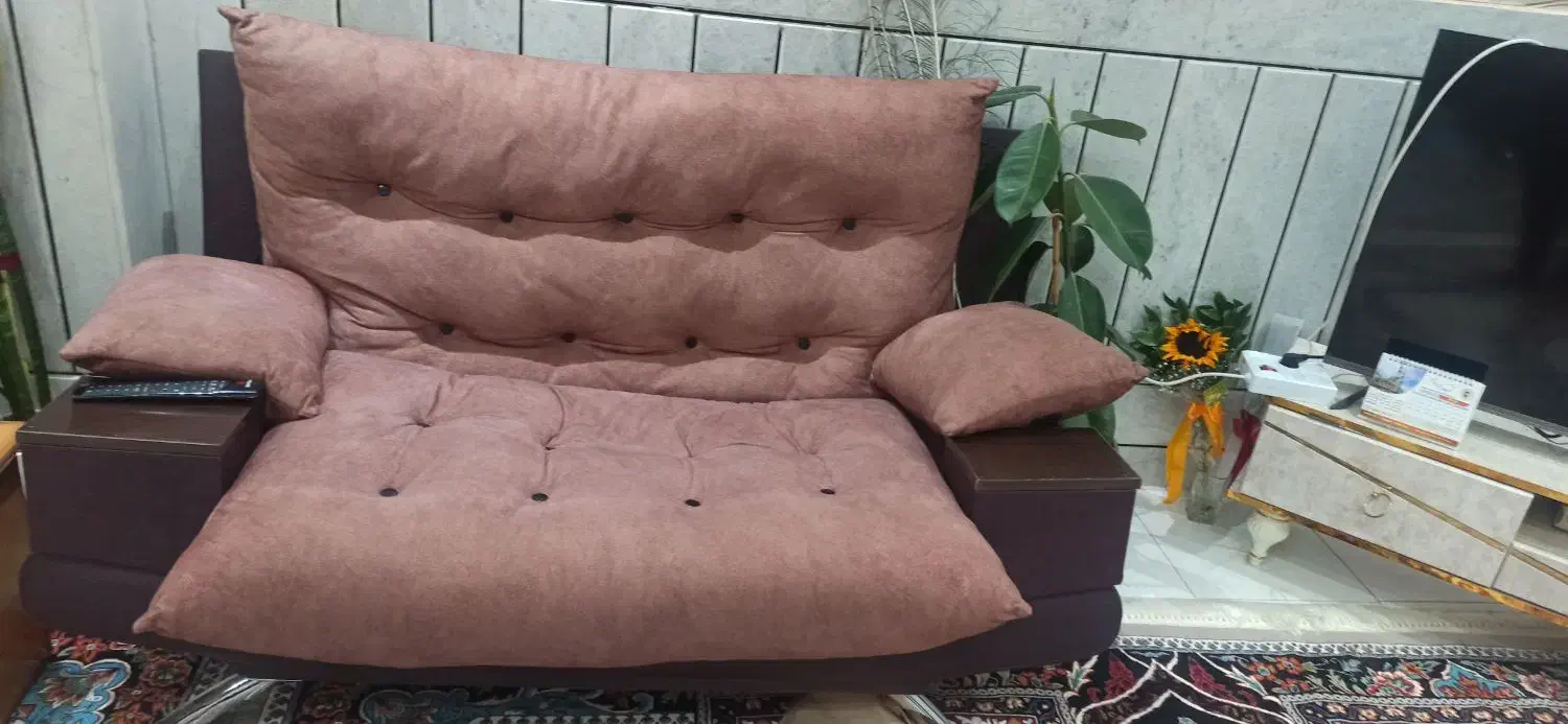 مبل راحتی پایه استیل در حد نو وتمیز با پارچه وچرم|مبلمان خانگی و میز عسلی|خمینی‌شهر, |دیوار