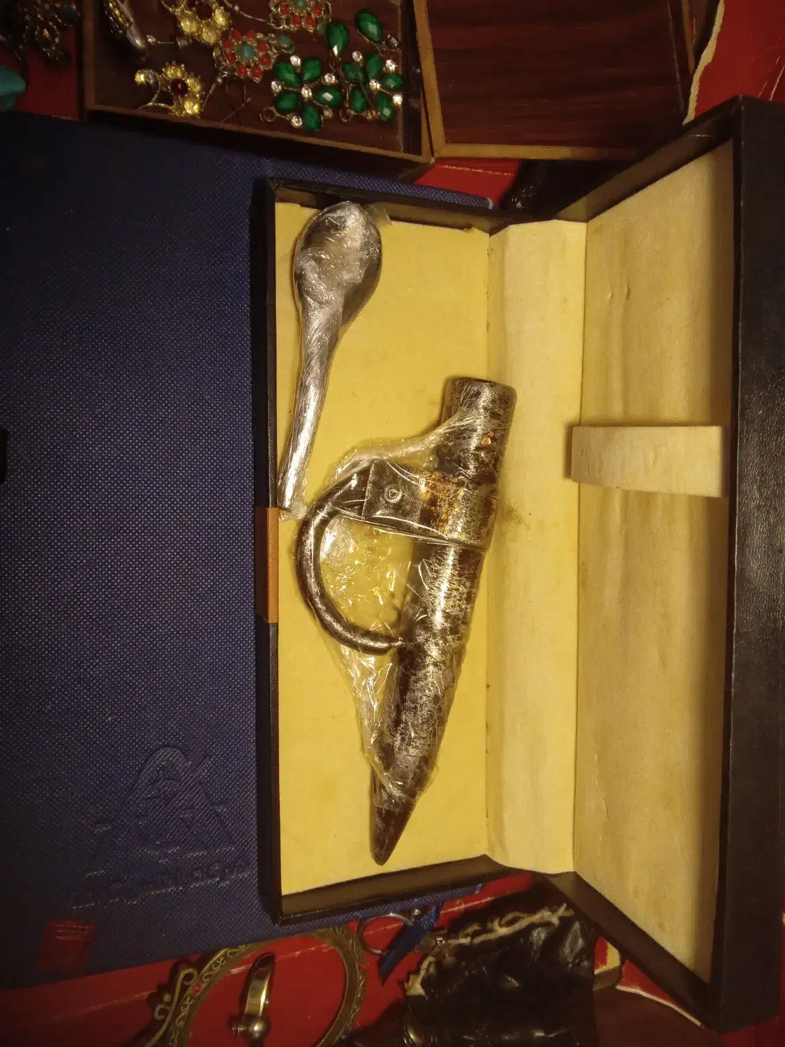 قفل برای قاجار|کلکسیون اشیاء عتیقه|رشت, بوسار|دیوار