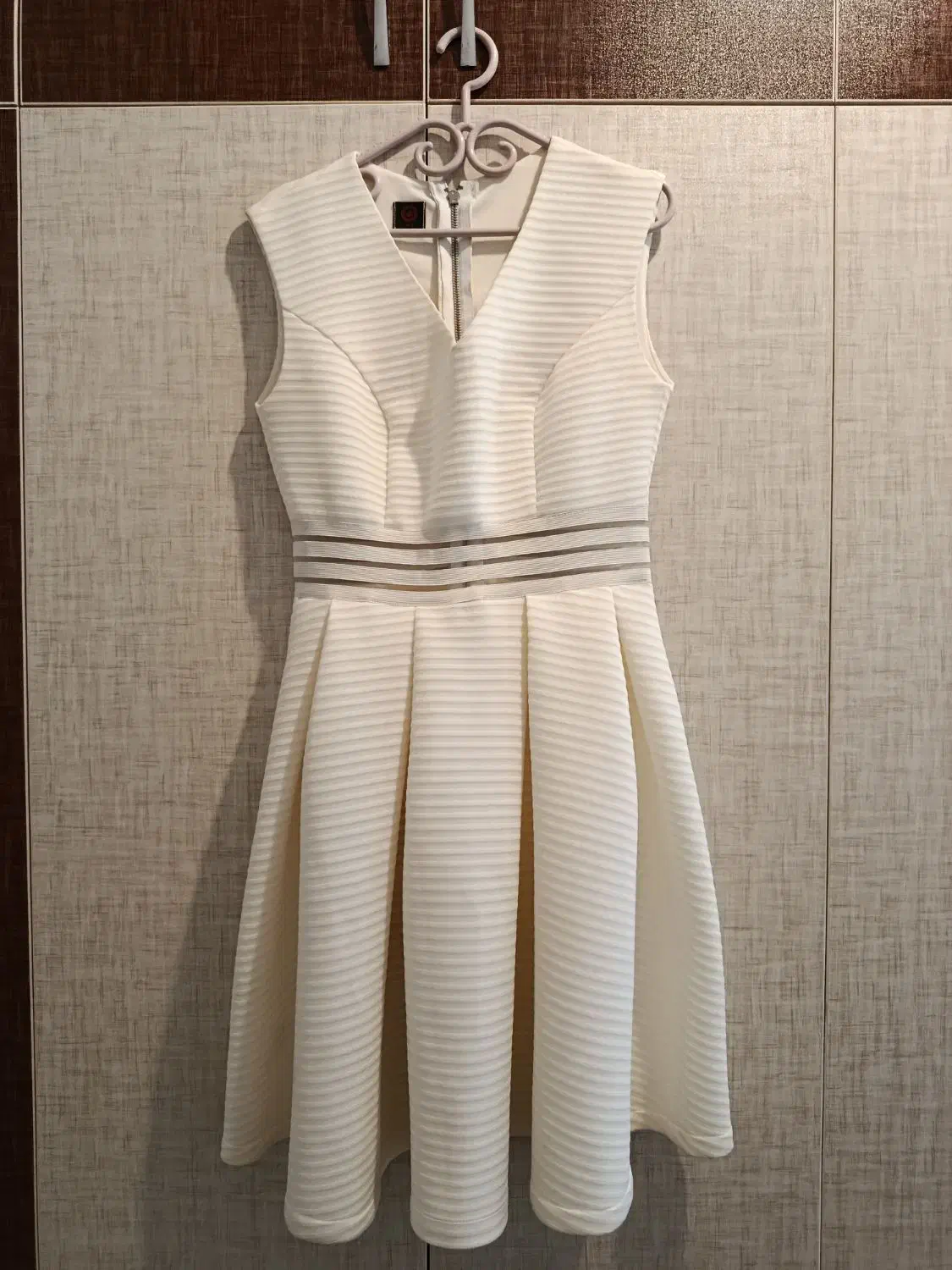 لباس مجلسی|لباس|رشت, حمیدیان|دیوار