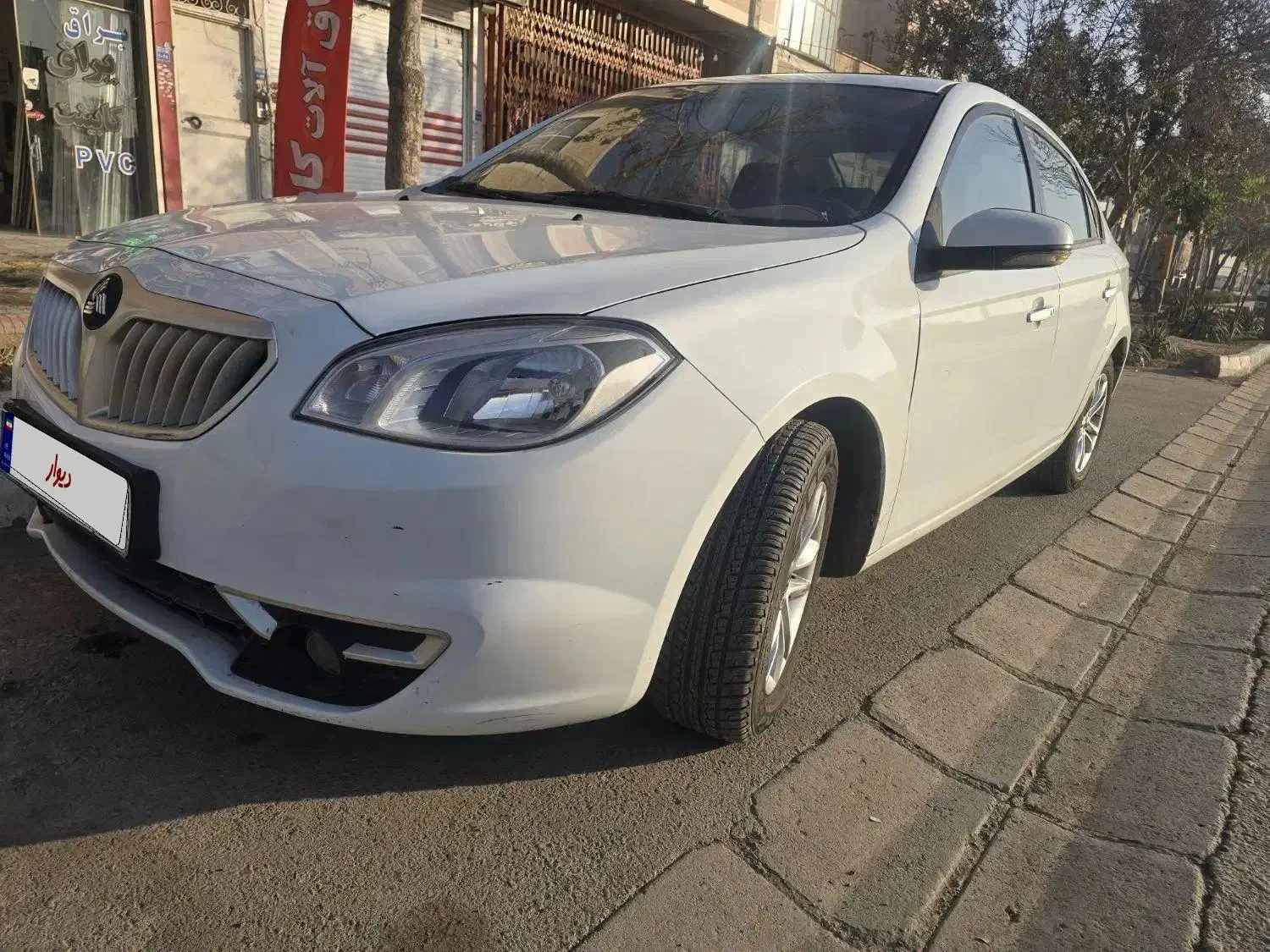 برلیانس ۳۳۰ اتوماتیک تمیز مدل ۹۶|خودرو سواری و وانت|اصفهان, مهدی آباد|دیوار