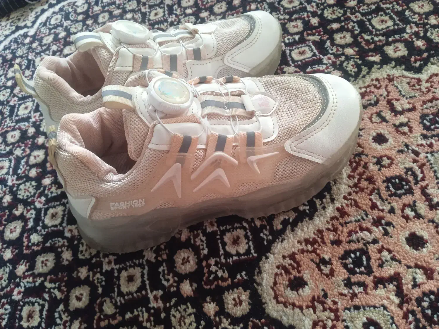 کفش چراغ دار|کفش و لباس بچه|بیلوار, |دیوار