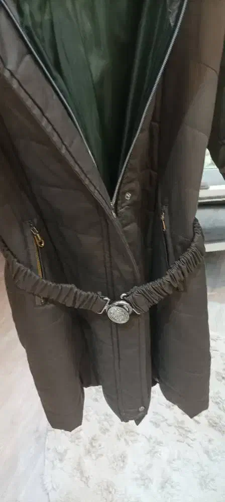 کاپشن|لباس|رشت, معلم|دیوار