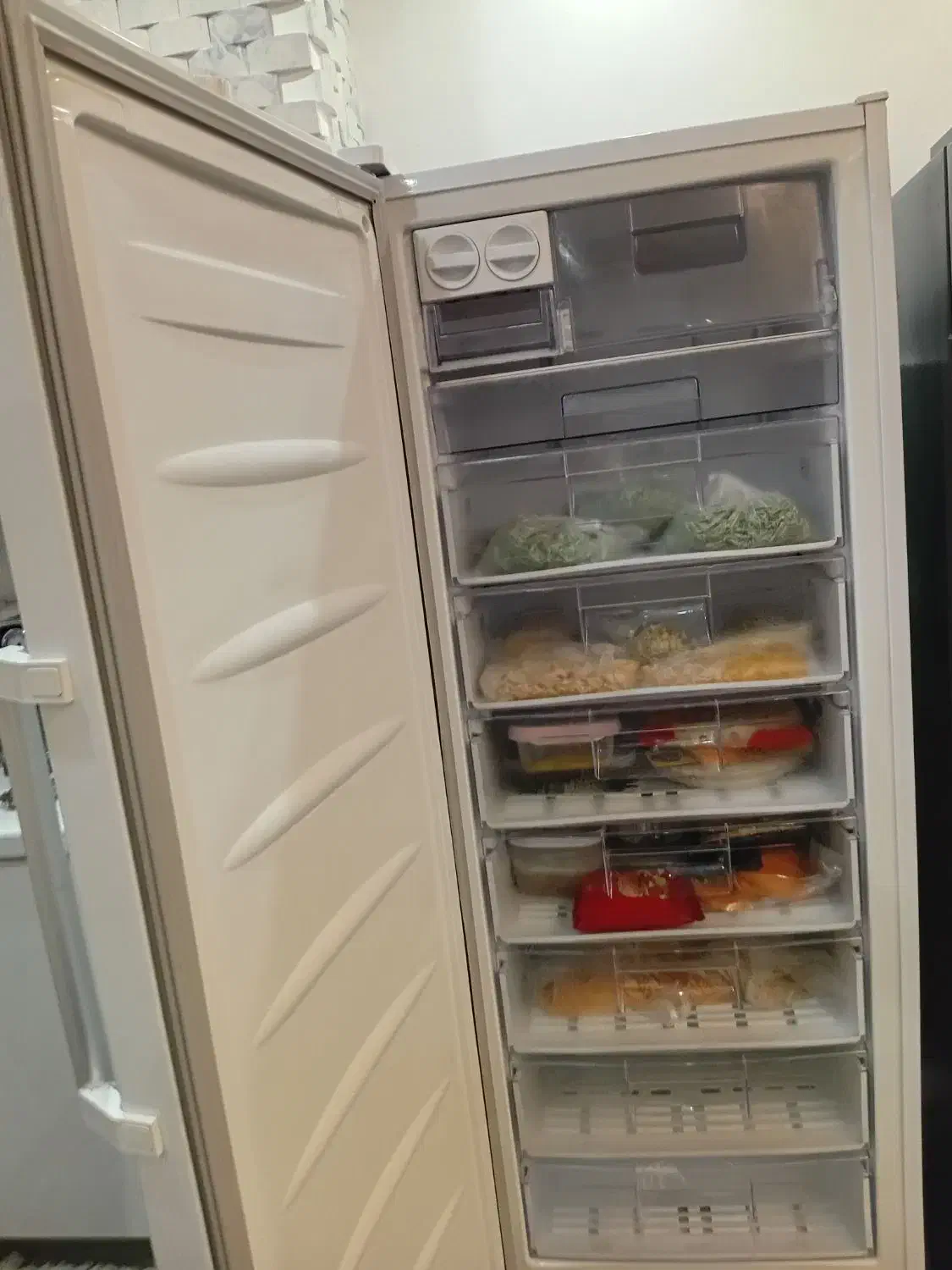 یخچال فریزر سیلور ۸عدد صندلی میزنهارخوری رستوران|یخچال و فریزر|رشت, توشیبا|دیوار