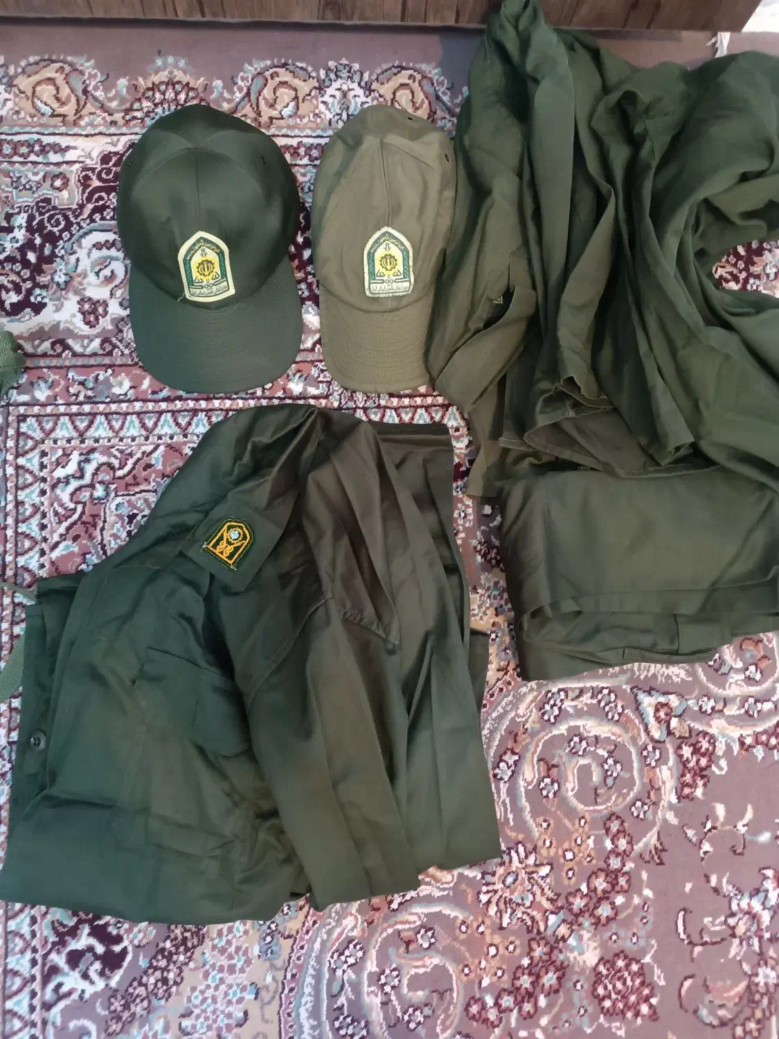 تعدادی لباس سربازی نو و در حد نو|لباس|نیشابور, شهرک ولیعصر|دیوار