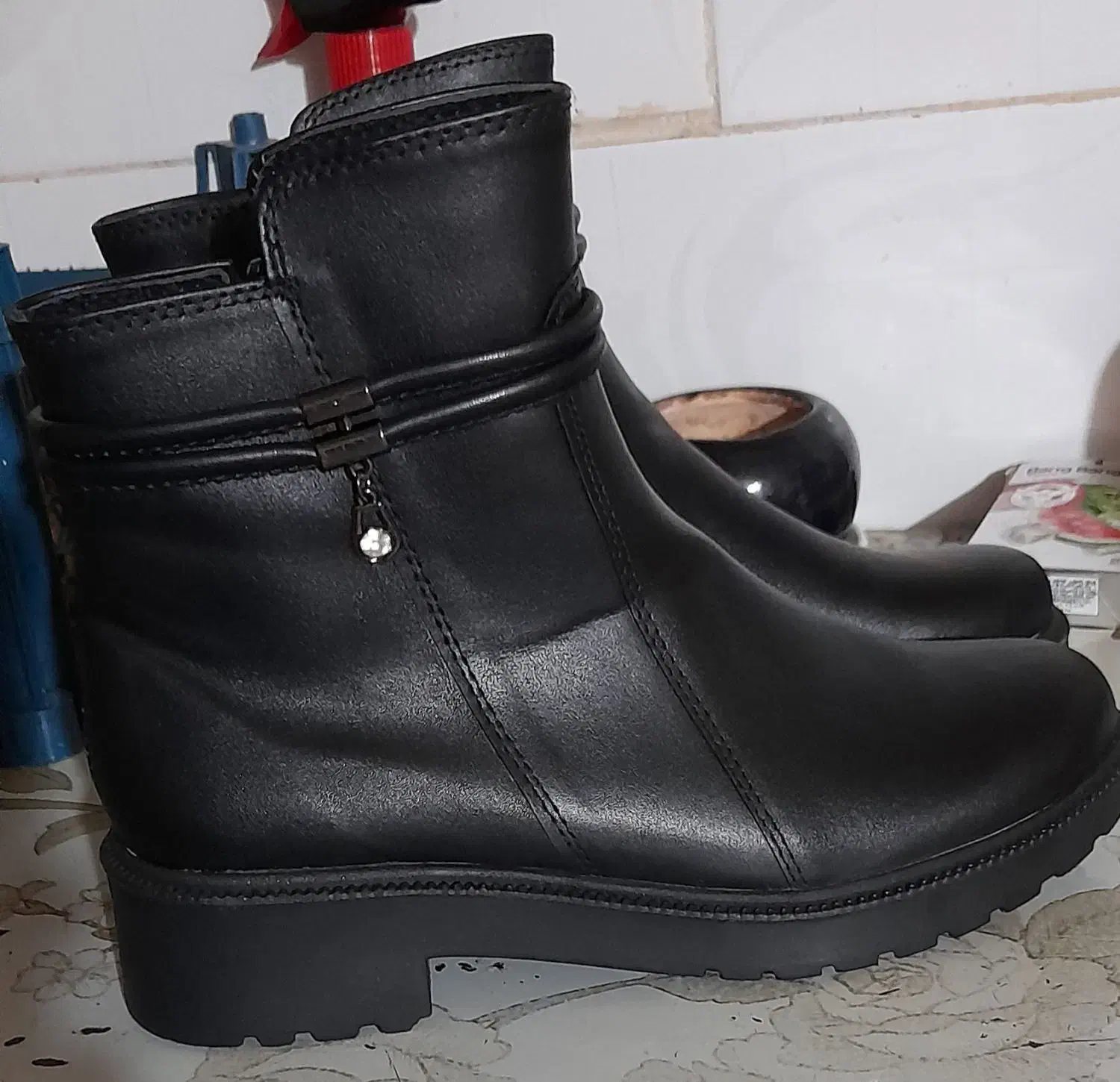 نیم بوت|کیف، کفش، کمربند|یاسوج, |دیوار