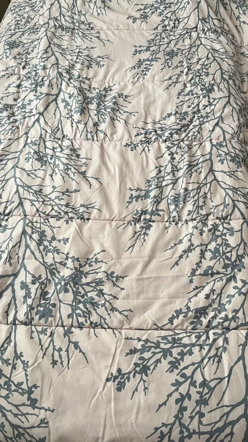 لحاف|رختخواب، بالش، پتو|خوی, |دیوار