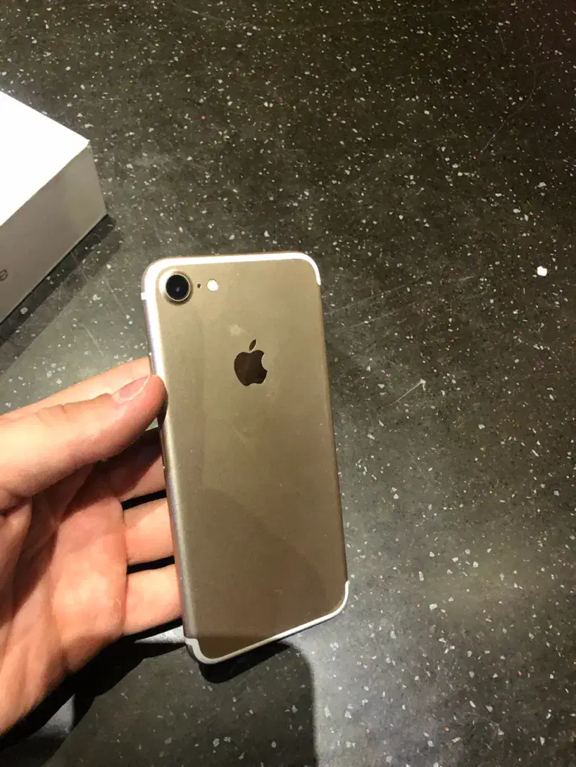 آیفون ۷ ۳۲ گیگ گوشی تمیز و سالمیه|موبایل|کاشان, شهرک امیرالمومنین|دیوار