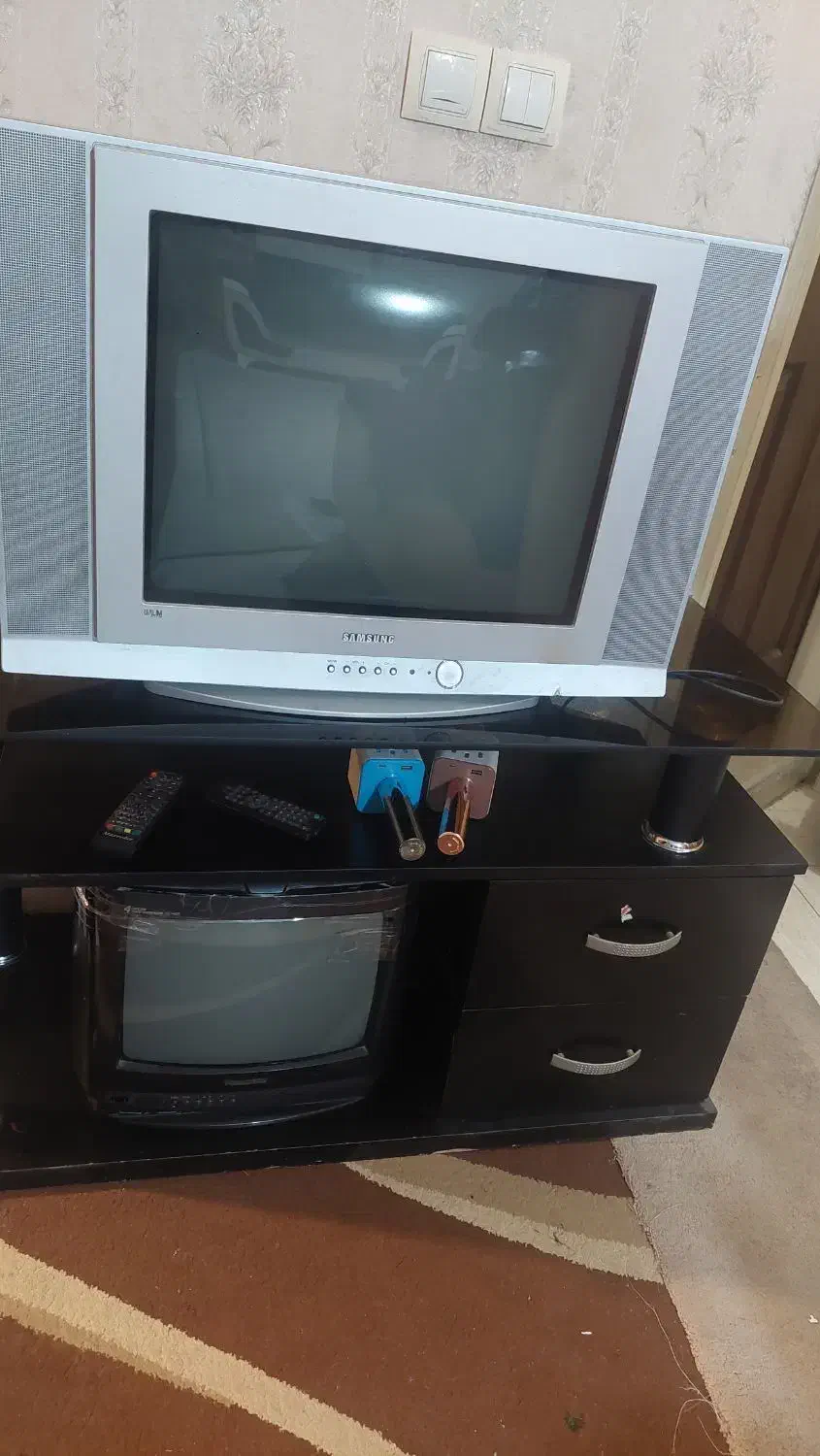 دو عدد تلوزیون 21 با 14 به فروش میر سد|تلویزیون و پروژکتور|صدرا-فارس, فاز ۱|دیوار