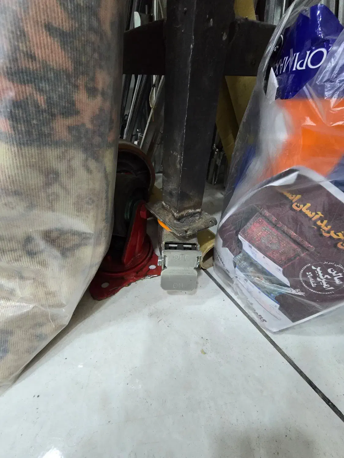 ست اداری به علاوه نردبان چهار پایه فلزی بسیار محکم|دفتر کار|تبریز, |دیوار