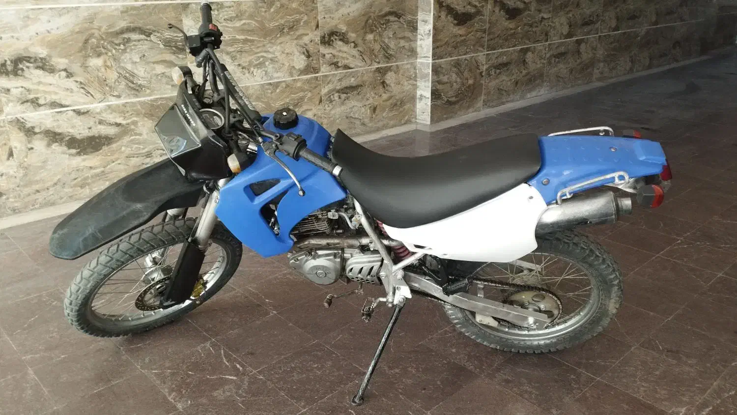 تریل|موتورسیکلت|رودهن, |دیوار