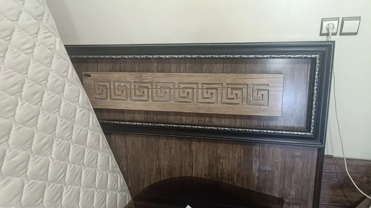 تخت خواب دونفره همراه با تشک کاملا سالم در حد نو|تشک تختخواب|شوشتر, |دیوار