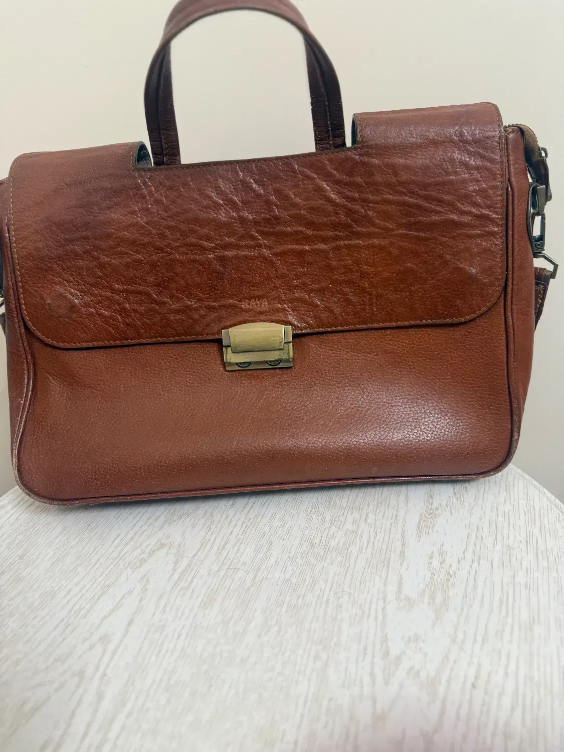 کیف|کیف، کفش، کمربند|ری, دیلمان|دیوار