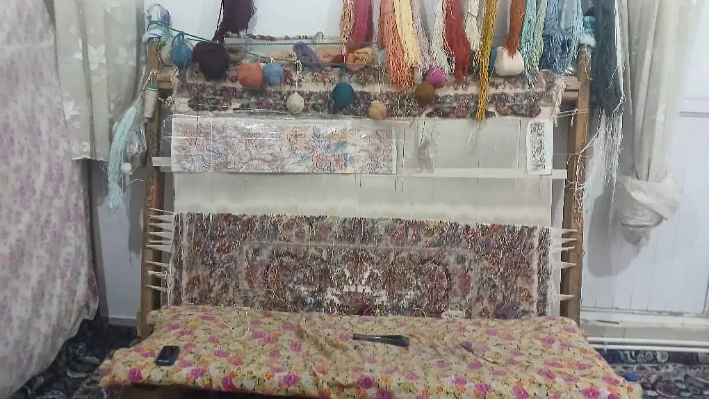 فرش نیمه کاره ۹۰لای مونده تا دربیاد|فرش|تبریز, |دیوار