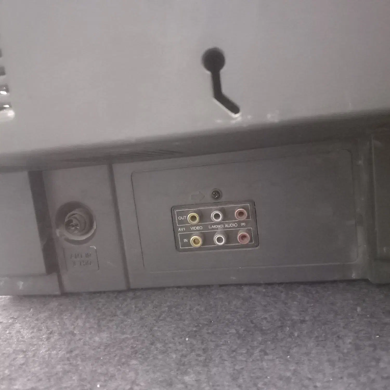 تلویزیون ۲۱اینچ|تلویزیون و پروژکتور|مشکین‌دشت, |دیوار