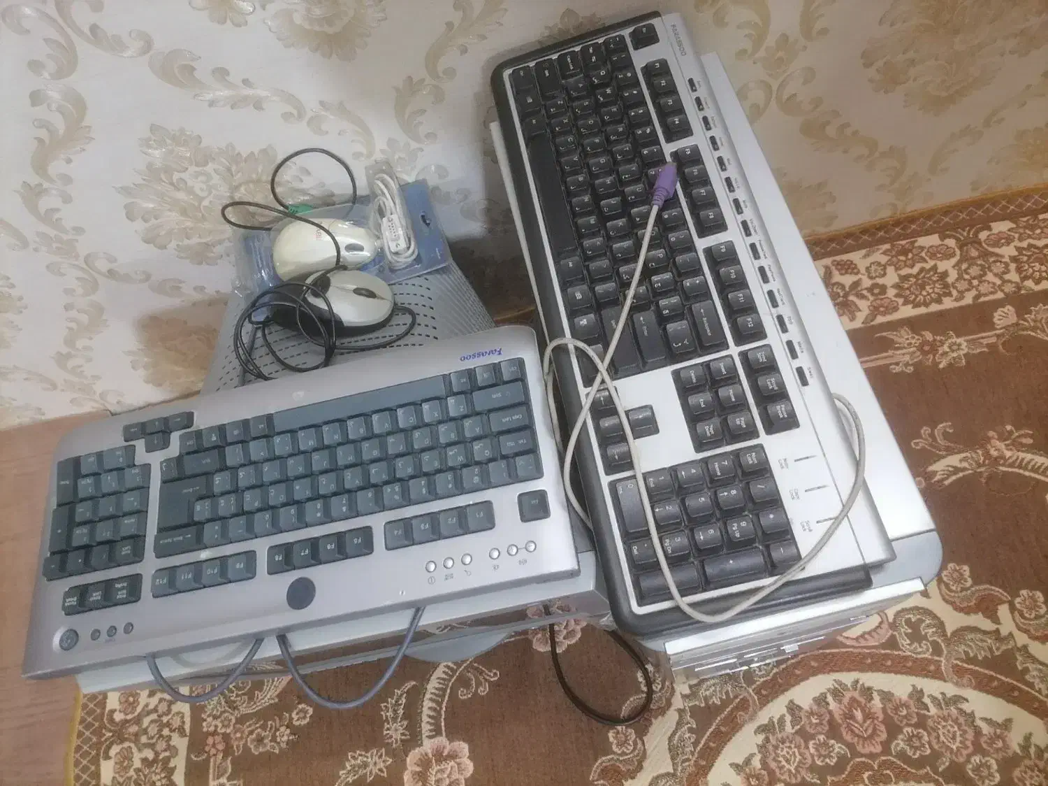 کامپیوتر|رایانه رومیزی|خوی, |دیوار