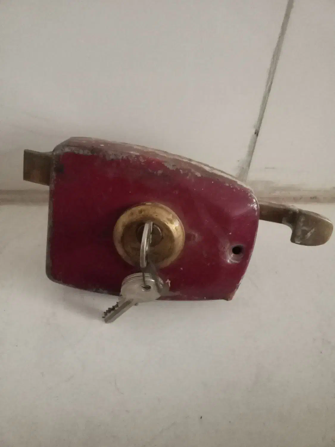 قفل درب حیاطی قدیمی|مصالح و تجهیزات ساختمان|اصفهان, گرکان|دیوار