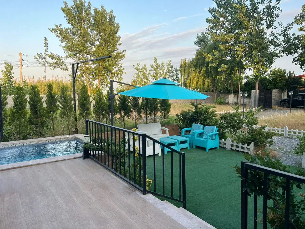 کلبه چوبی با استخر اب گرم|اجارهٔ کوتاه‌مدت ویلا و باغ|گلوگاه بابل (گلیا), |دیوار