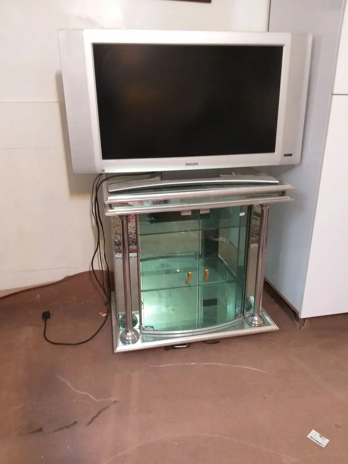 میز کنسول شیشه ای آلومینیومی|بوفه، ویترین، کنسول|نیشابور, شهرک فرهنگیان|دیوار