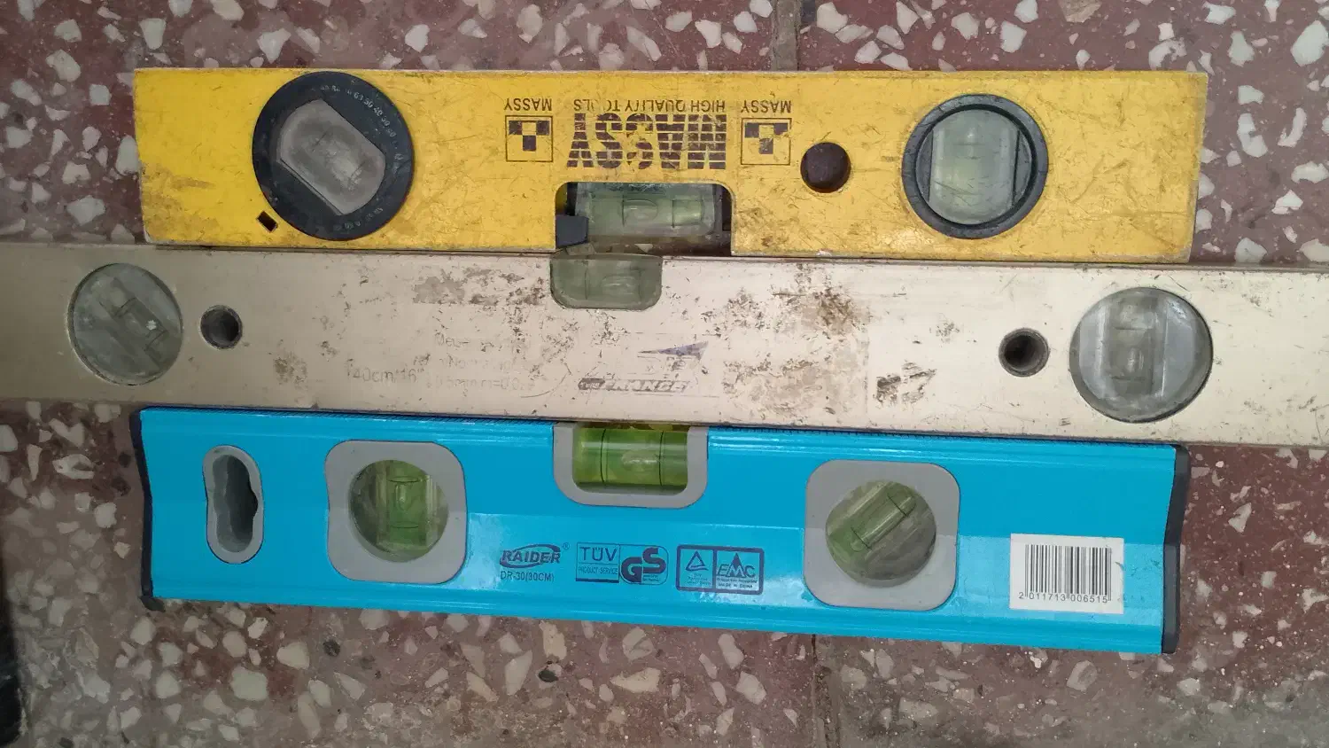 دو عدد تراز بنایی کار کرده|ابزارآلات|نهاوند, |دیوار