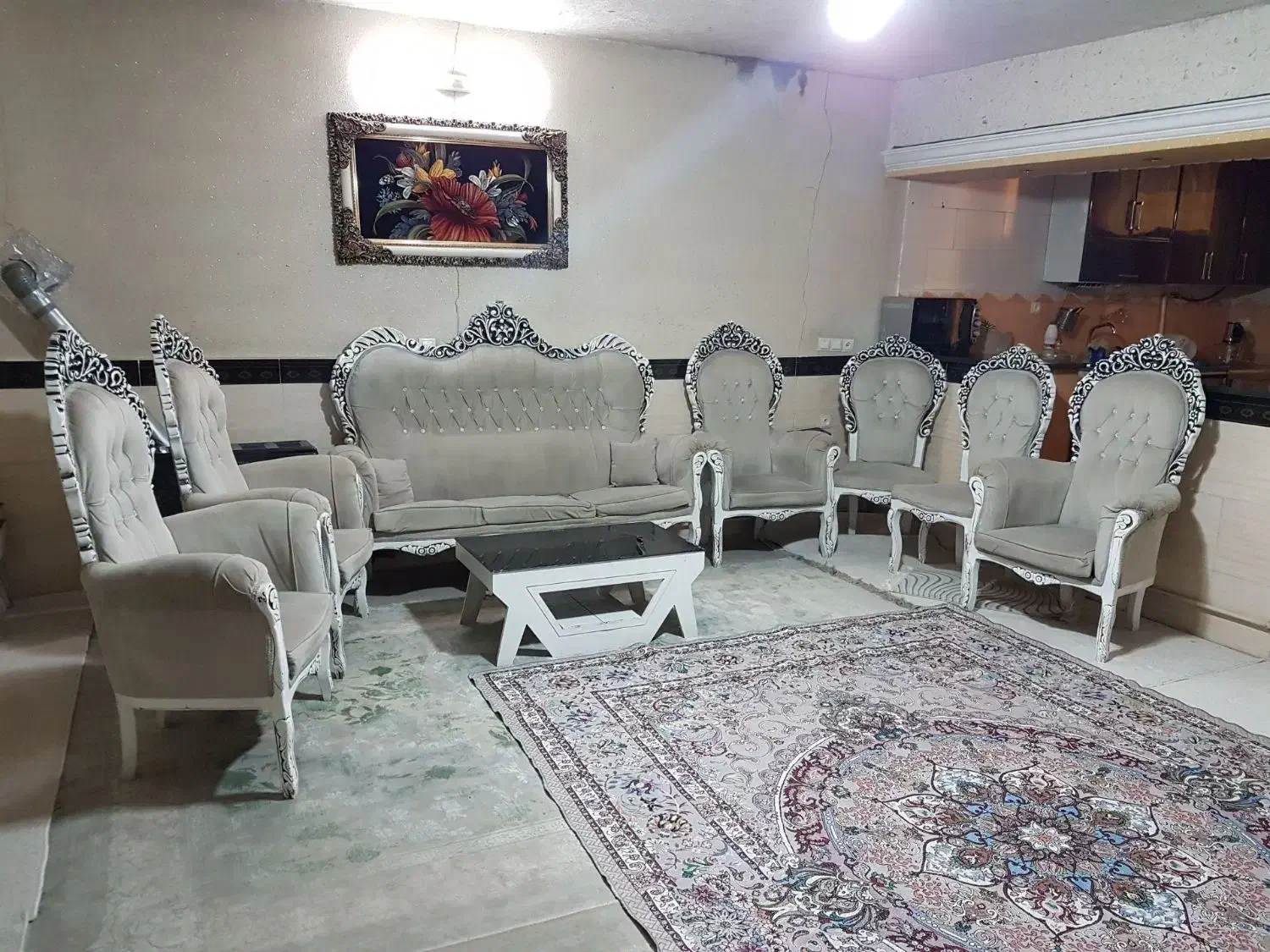 یک دست مبل ۹نفره ی سلطنتی با ۴ تا میز عسلی|مبلمان خانگی و میز عسلی|تاکستان, |دیوار