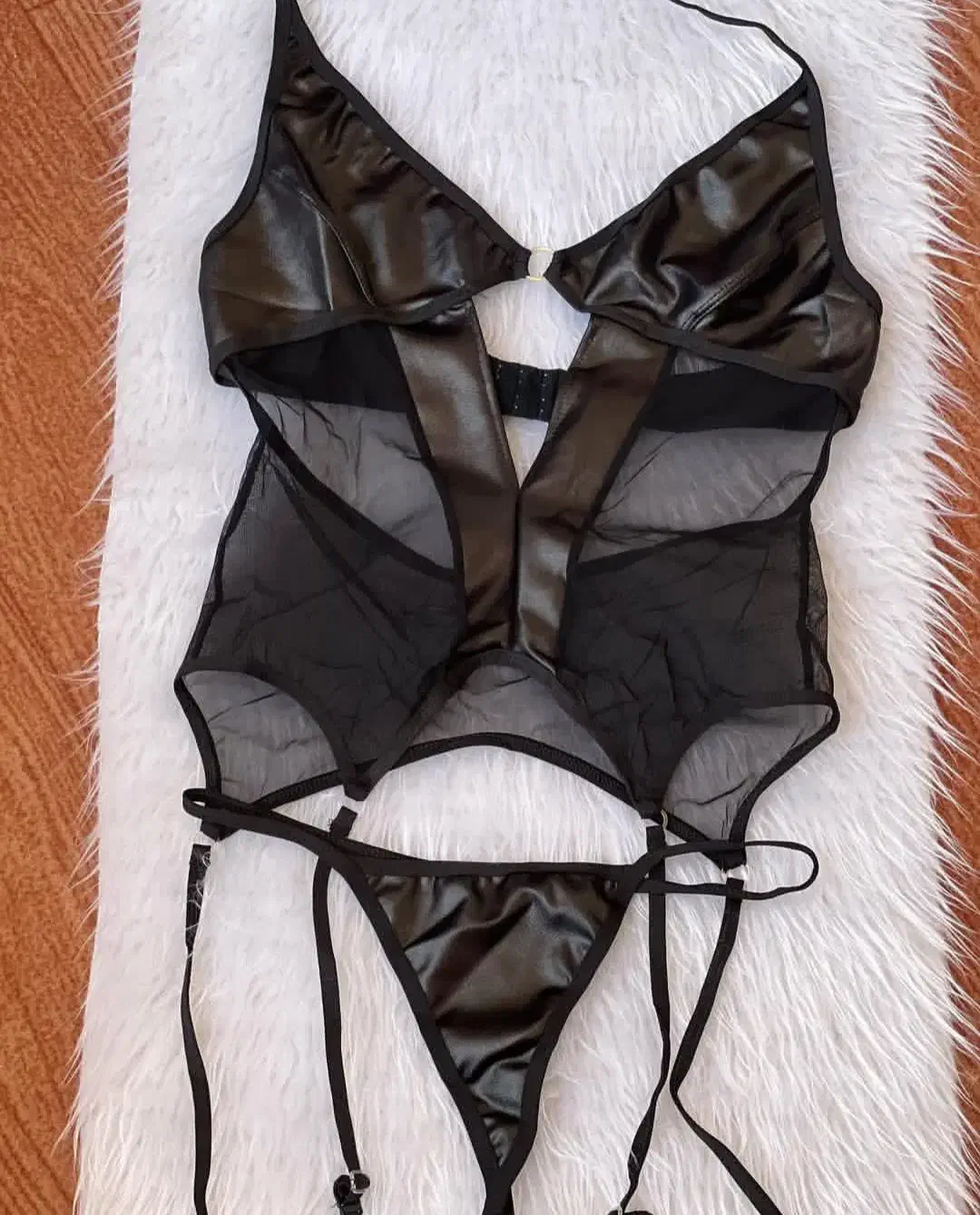 لباس زیرزنانه|لباس|اهواز, گلستان|دیوار