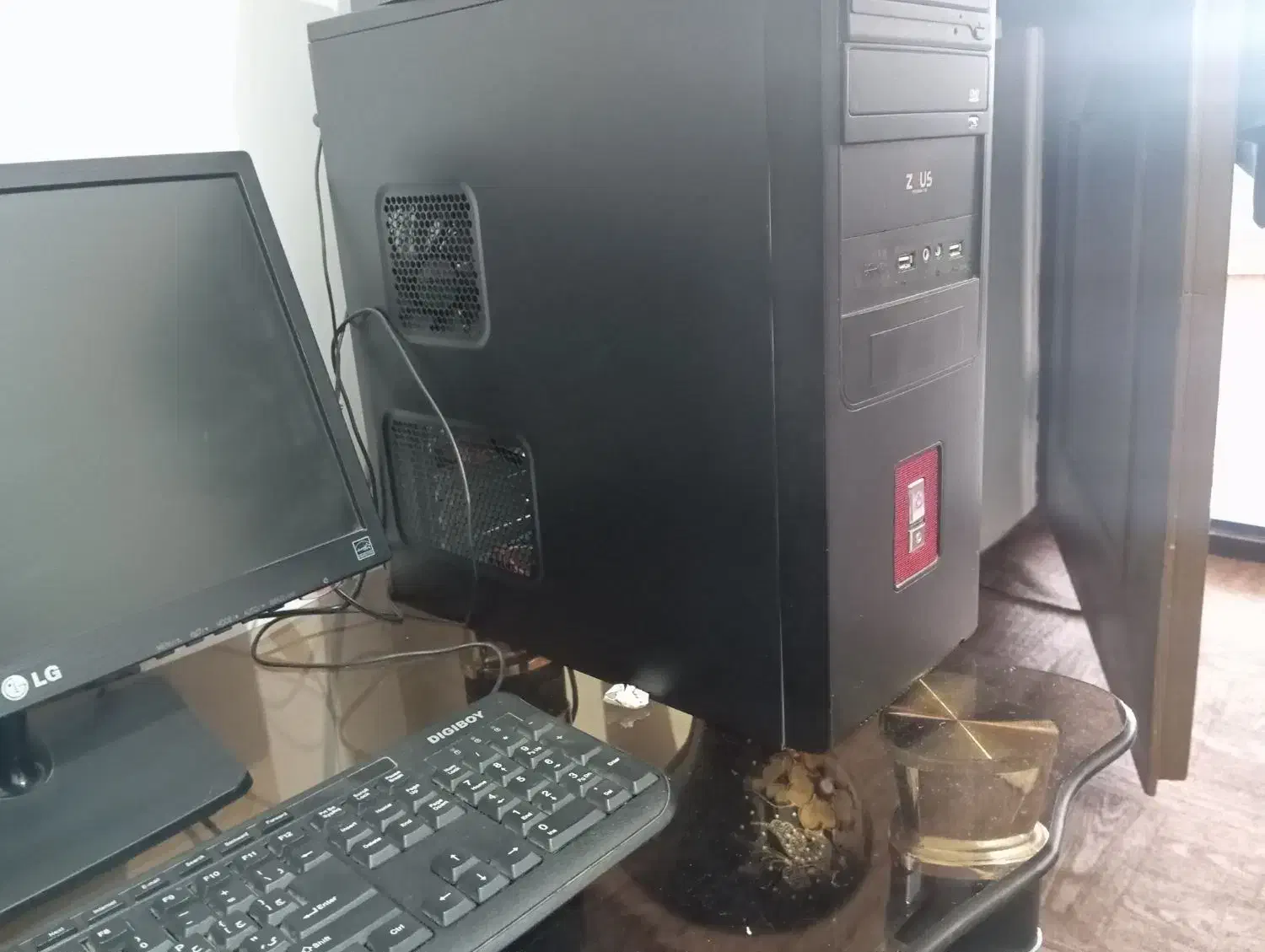 کامپیوتر|رایانه رومیزی|خوی, |دیوار