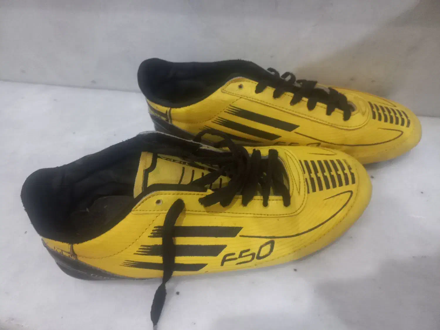 کفش میخی چمن|کیف، کفش، کمربند|فسا, |دیوار