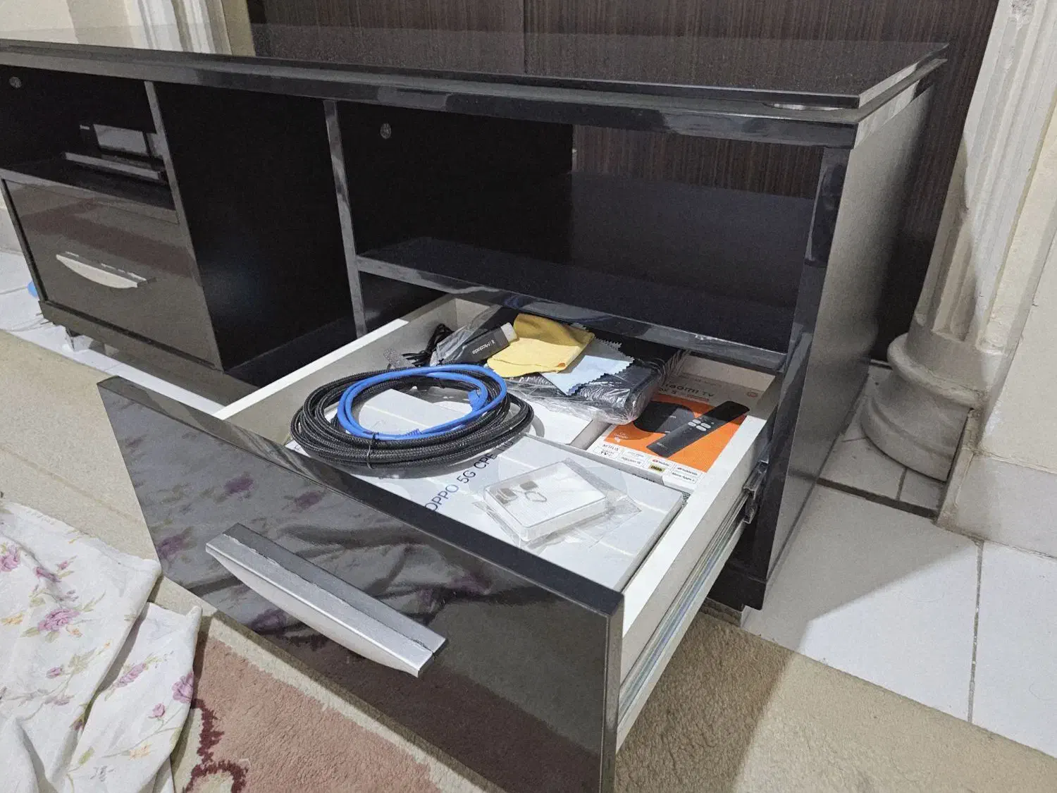 میز تلوزیون چوب و شیشه و میز تحریر چوب و شیشه|میز تلویزیون|تهران, جنتآباد مرکزی|دیوار