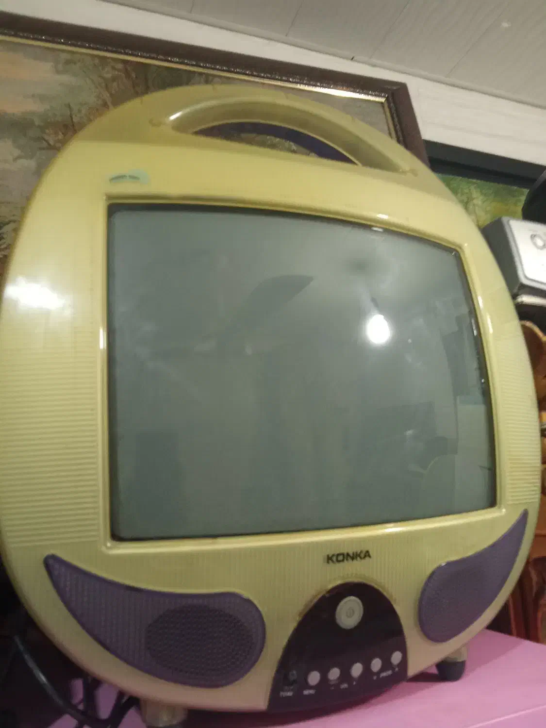 دو تا تلوزیون قدیمی|تلویزیون و پروژکتور|شیراز, کوزه گری|دیوار