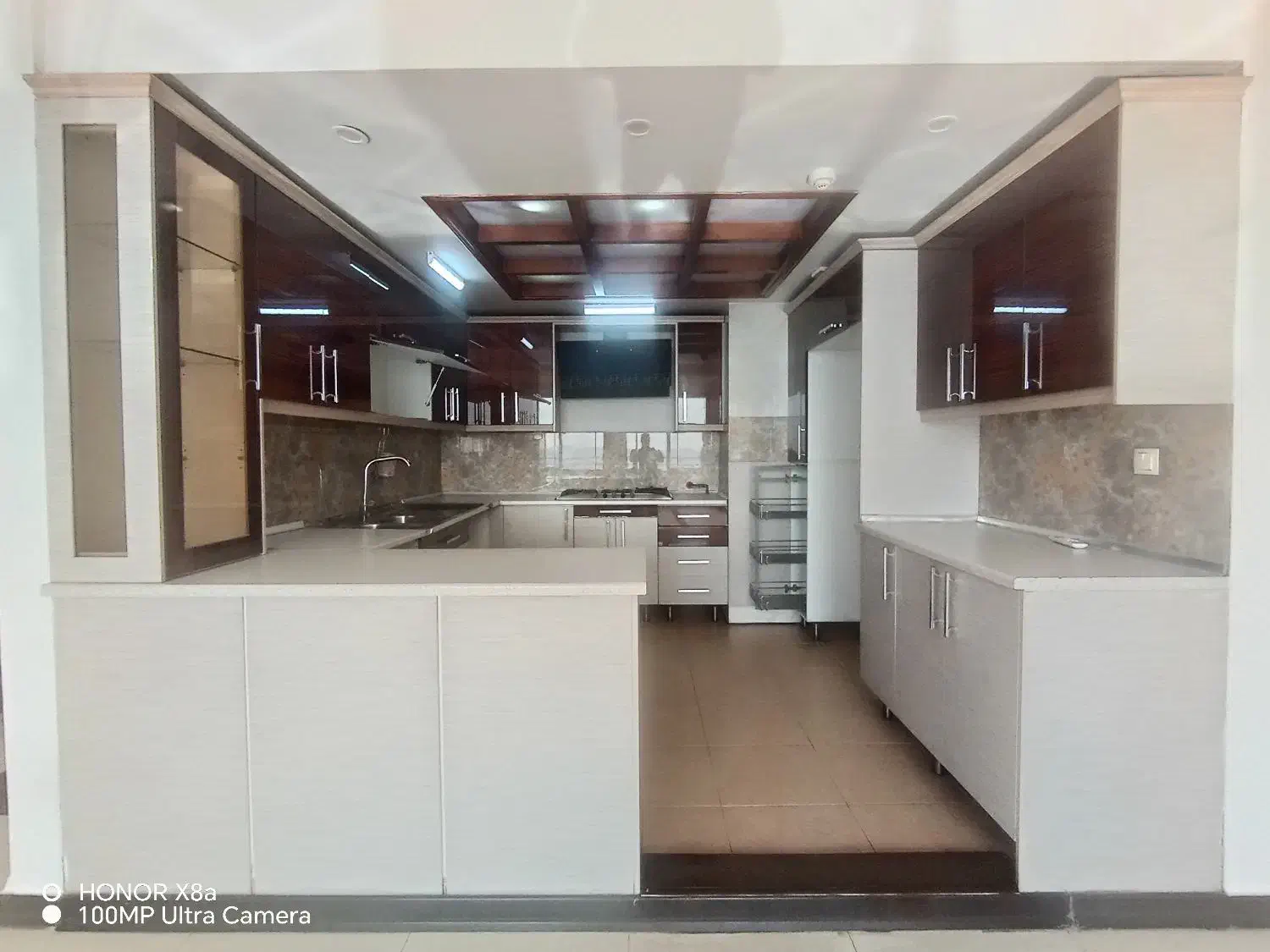 اجاره آپارتمان ۳ خوابه دریاچه چیتگر/منطقه۲۲